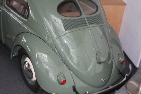 VW Brezel-Käfer gesehen im Museum Central-Garage Bad Homburg