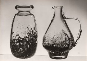 Vase und Krug von Aloys F. Gangkofner für die Hessenglaswerke in Stierstadt