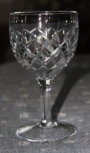 Weinglas mit Karoschliff der Hessen-Glaswerke