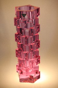 Alexandrit-Vase bei reinem Kunstlicht