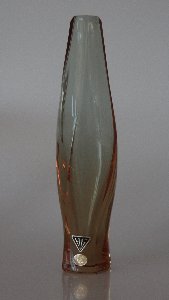 Gangkofner Vase aus Heliolitglas bei neutralem Licht