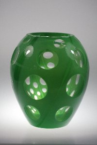 grüne Überfangvase mundgeblasen und handgeschlifffen, Hessenglas GmbH Stierstadt