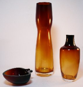Hessenglas-Vasen und Ascher der "Sammlung Maaß"