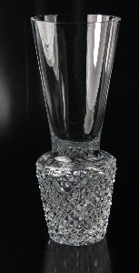 Moderne Vase mit Spitzstein