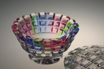 Puderdose Innenfang Regenbogenglas handgeschliffen der Kristallglas GmbH Oberursel, von Rudolf Seibt und Franz Burkert