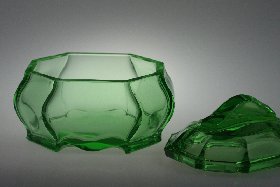 Detail Puderdose grün der Kristallglas GmbH Oberursel, Design: Franz Burkert