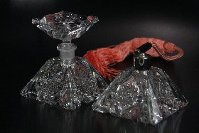 Parfum Flacons Kristallglas farblos mit Musterschliff, Kristallglas GmbH Oberursel, Design: Franz Burkert