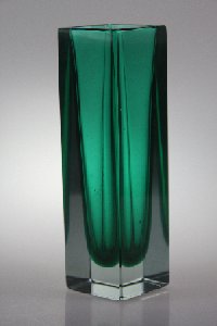 Blockvase der Kristallglas GmbH Oberursel, Farbe seegrün, farblos überfangen; Design Franz Burkert